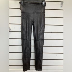 Women’s Spanx Leggings Size Large Color Black